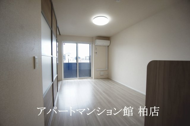 Noble Ferro C棟の居間・リビング