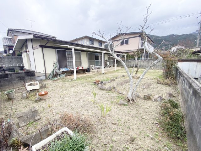 《オーナーチェンジ》糟屋郡須恵町大字須恵 戸建の庭|《オーナーチェンジ物件》お庭付きの物件です！