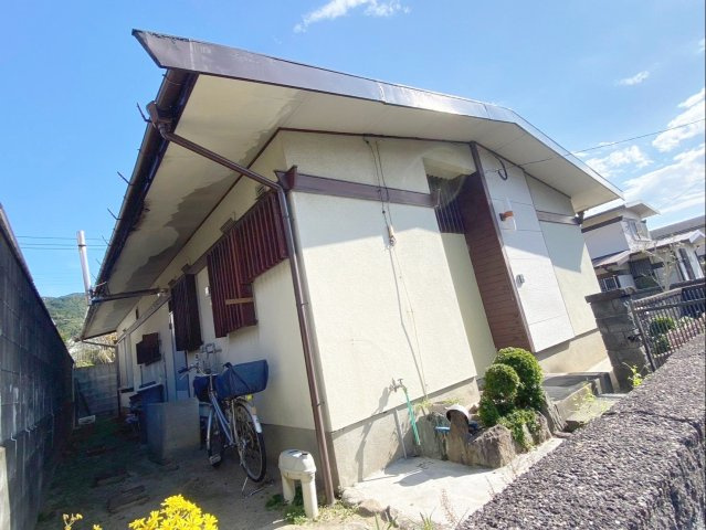 《オーナーチェンジ》糟屋郡須恵町大字須恵 戸建の外観|《オーナーチェンジ物件》門扉付きの玄関です！