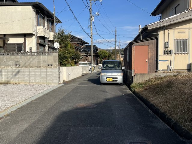 【前面道路含む現地写真】
