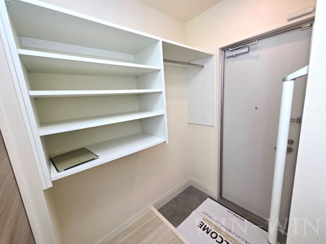 D-square牟呂町の玄関