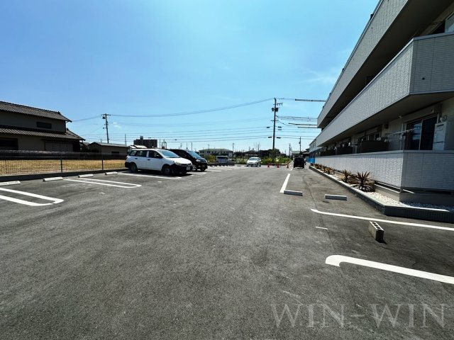 D-square牟呂町の駐車場