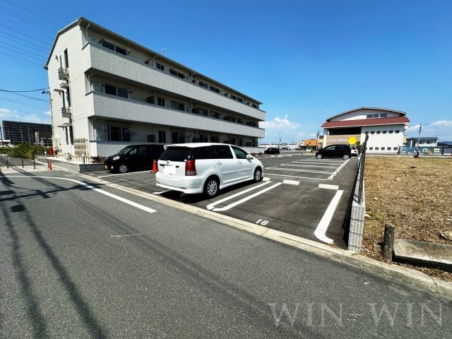 D-square牟呂町の駐車場