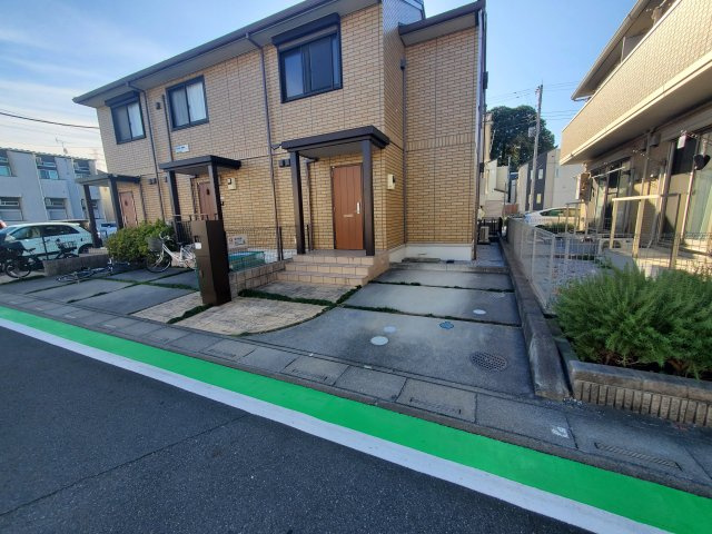 アンベリール美園の駐車場