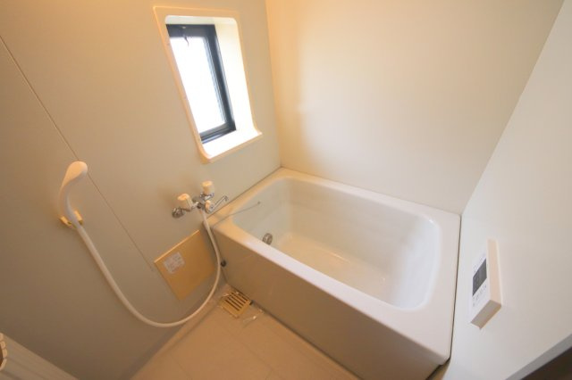 サンビレッジ学園前東坂E棟の浴室