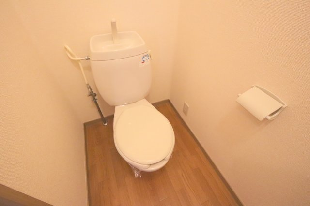 サンビレッジ学園前東坂E棟のトイレ