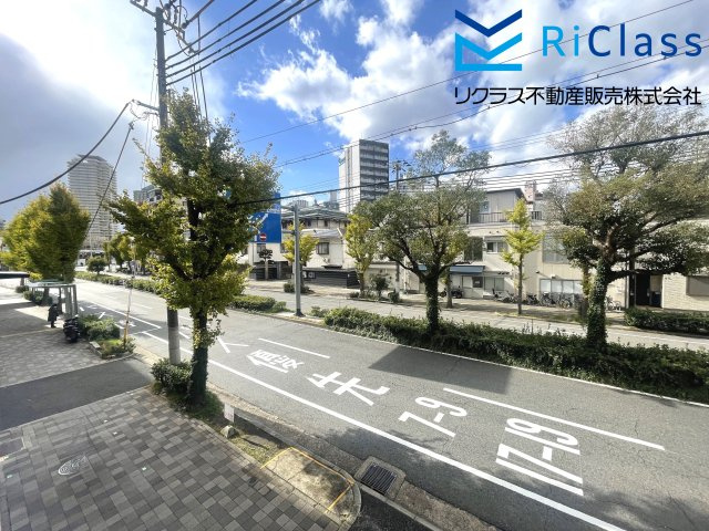ロイヤルコート兵庫の周辺|マンション前の道路です