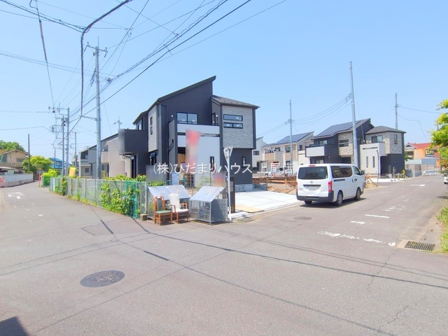 西区二ツ宮　2nd　新築戸建　ブルーミングガーデン　05の前面道路含む現地写真