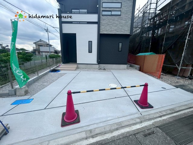 西区二ツ宮　2nd　新築戸建　ブルーミングガーデン　05の駐車場