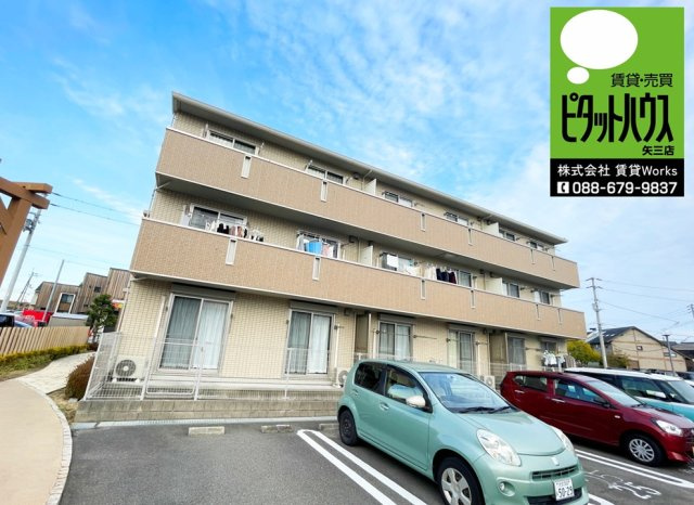 徳島市東吉野町３丁目のアパート