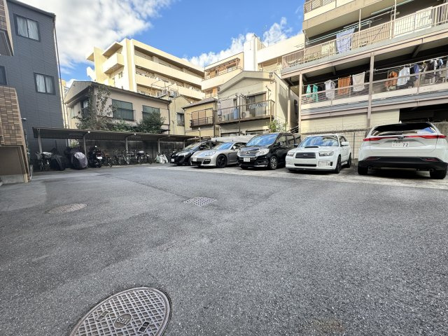 ロイヤルタワー木場公園の駐車場
