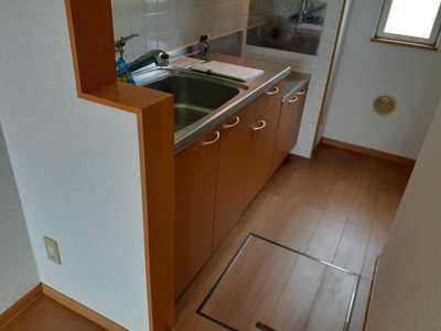 【キッチン】 | ソレイユＭⅢ | コンパクトなキッチンで掃除もラクラク