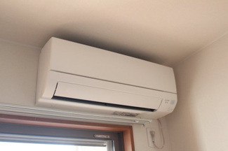 【設備】 | ドゥースール・ボワⅡ | リビングにあるエアコンです
