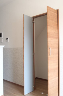 【収納】 | ドゥースール・ボワⅡ | リビングにある収納です