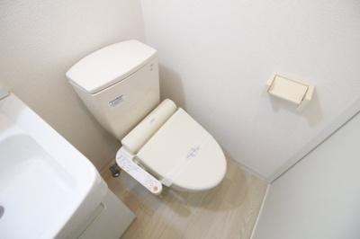 【トイレ】 | クリスタル昭和 | 温水洗浄便座付き