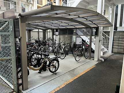 ハイツ西翠苑の駐車場