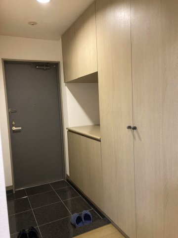 シビルタワーエンブレムの玄関