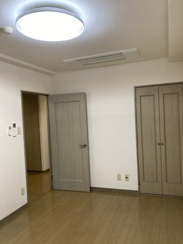 シビルタワーエンブレムの洋室