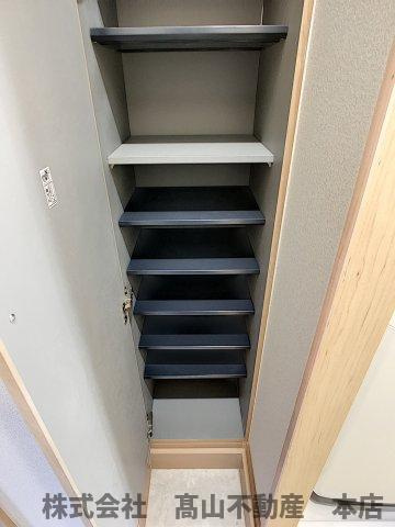 ロイヤルハウス赤間の収納