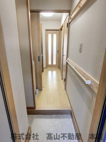 ロイヤルハウス赤間の玄関