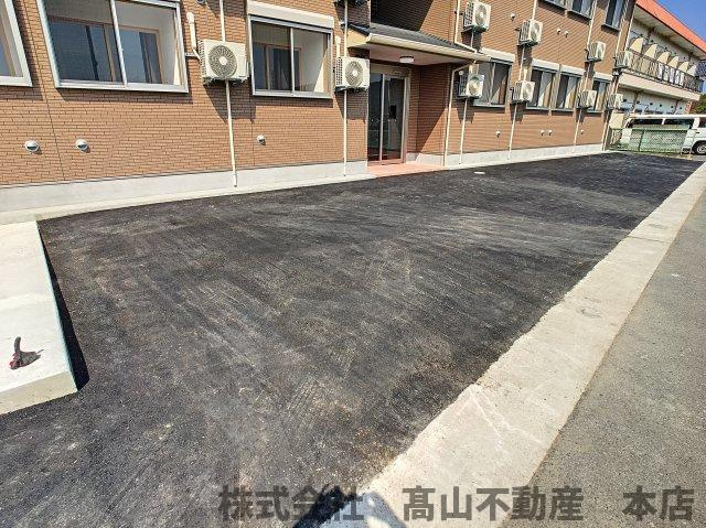 ロイヤルハウス赤間の駐車場