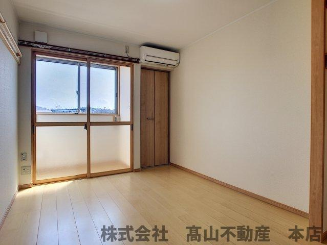 ロイヤルハウス赤間の洋室