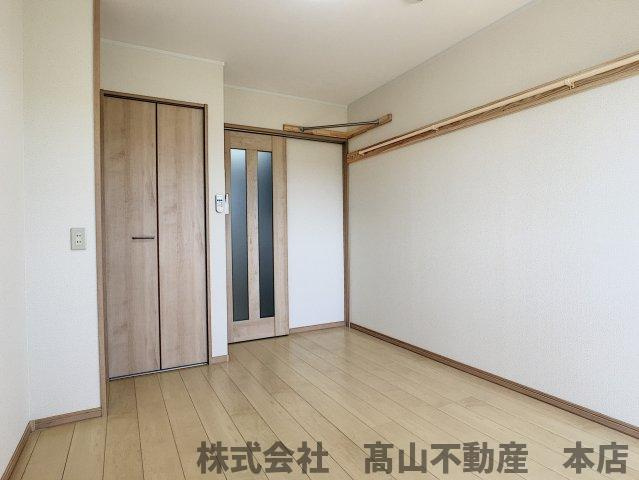 ロイヤルハウス赤間の洋室