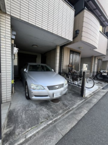 若江西新町４丁目中古戸建の駐車場|ガレージ付きなので雨に濡れずに駐車可能です！