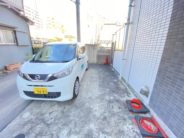 ツリーデン松戸Ⅲの駐車場