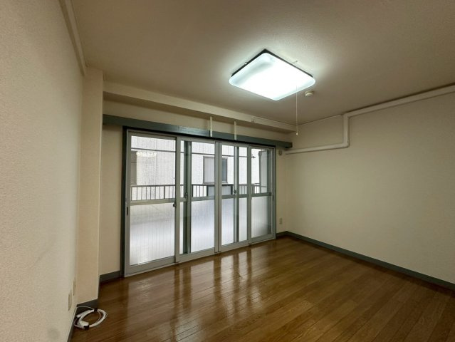 富士見ビルの洋室