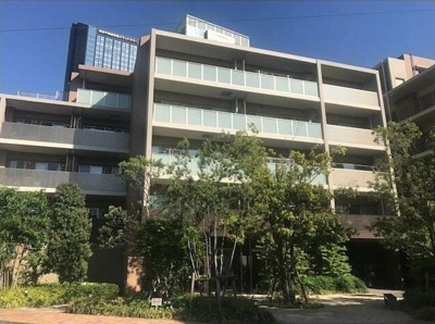 【外観】 | リビオ新宿ザ・レジデンス | 鉄筋コンクリート造のがっちりとした建物。