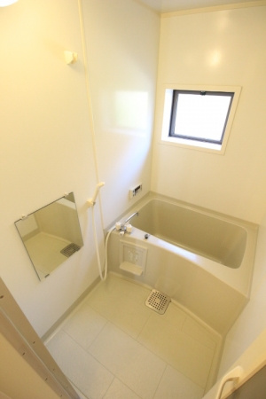 サンライフ市の玉【キャッシュバック対象】の浴室|落ち着いた空間のお風呂です