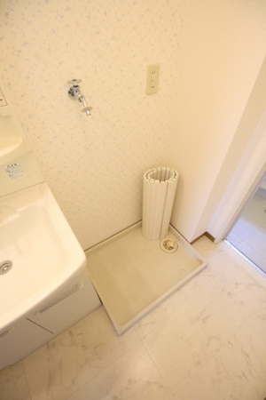 サンライフ市の玉【キャッシュバック対象】の洗面所|明るい洗面所です