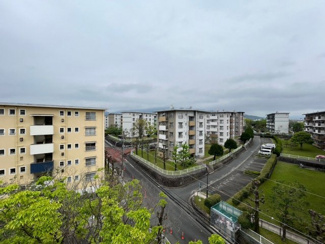 【展望】 | 前方に遮るものがない最上階からの見晴らしは抜群です！バルコニーからは大きな青空の眺めが最高です