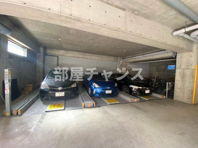 ブルームライフ鶴舞の駐車場