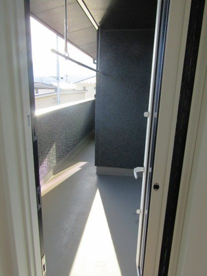 【バルコニー】 | 【ZEH住宅】南アルプス市桃園 | 陽当たり良好なバルコニーです