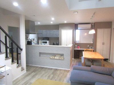 【外観】 | 【ZEH住宅】南アルプス市桃園 | こちらの居間で趣味の時間をお楽しみください