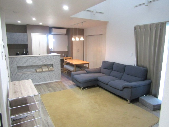 【居間・リビング】 | 【ZEH住宅】南アルプス市桃園 | おしゃれなリビングです