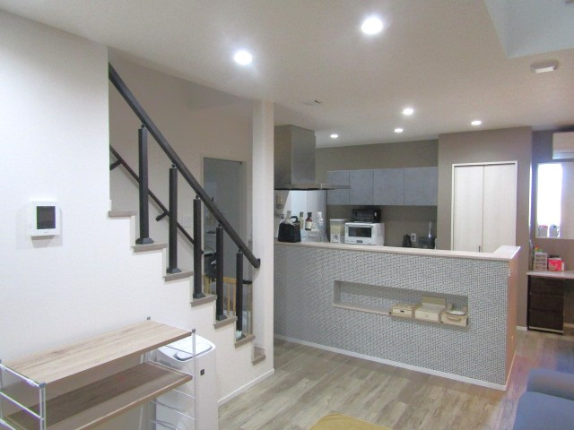 【居間・リビング】 | 【ZEH住宅】南アルプス市桃園 | ゆったり過ごせるリビングです