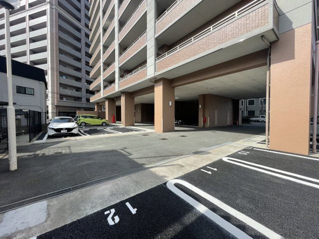 エバーライフ羽犬塚弐番館の駐車場