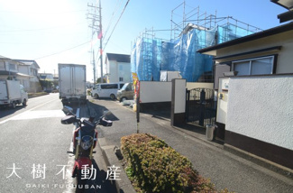 【前面道路含む現地写真】 | ※令和6年12月上旬に撮影