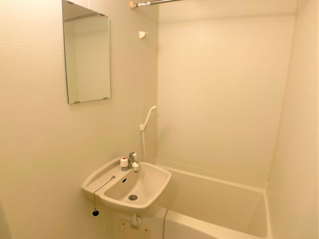 【浴室】 | 設備・仕様は号室により異なる為、現況を優先致します。