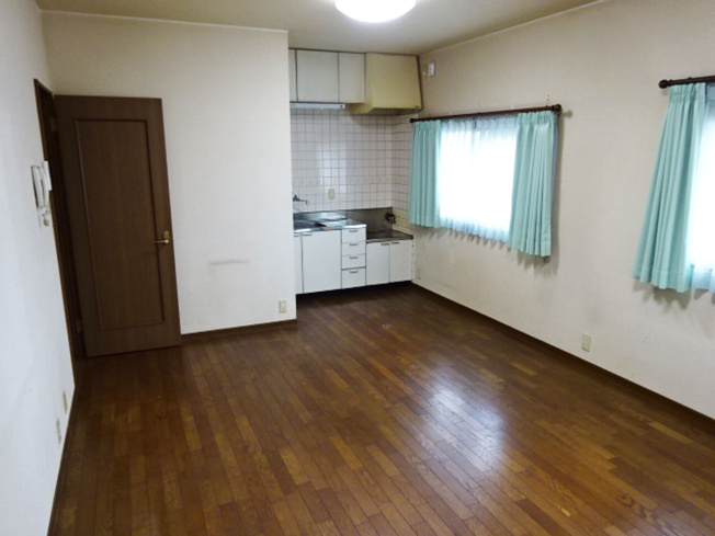 【居間・リビング】 | 清水町伏見 中古住宅 EH05462 | 清水町伏見　2FＬＤＫ