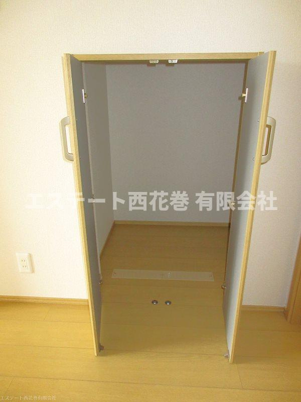 grand parace十二丁目Ⅱ|階段下収納