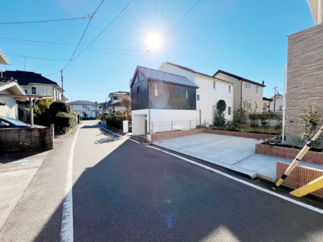 祝　成約済み　八王子市　散田町　新築戸建ての前面道路含む現地写真|～仲介手数料無料☆八王子ひなた不動産～八王子市散田町　新築戸建て
