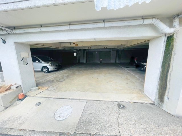 スクエアメゾン奈良阪の駐車場