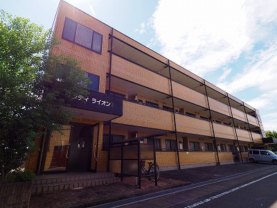 高崎市江木町のアパートの外観|こちらの３階中部屋です♪