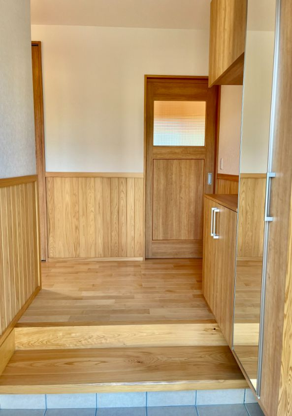 都城市蓑原町の新築一戸建の玄関