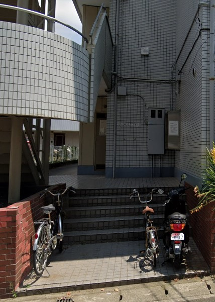 第2コスモパレス富士見のエントランス