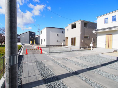 【前面道路含む現地写真】 | Livele Garden.S　太平寺久保　１号棟